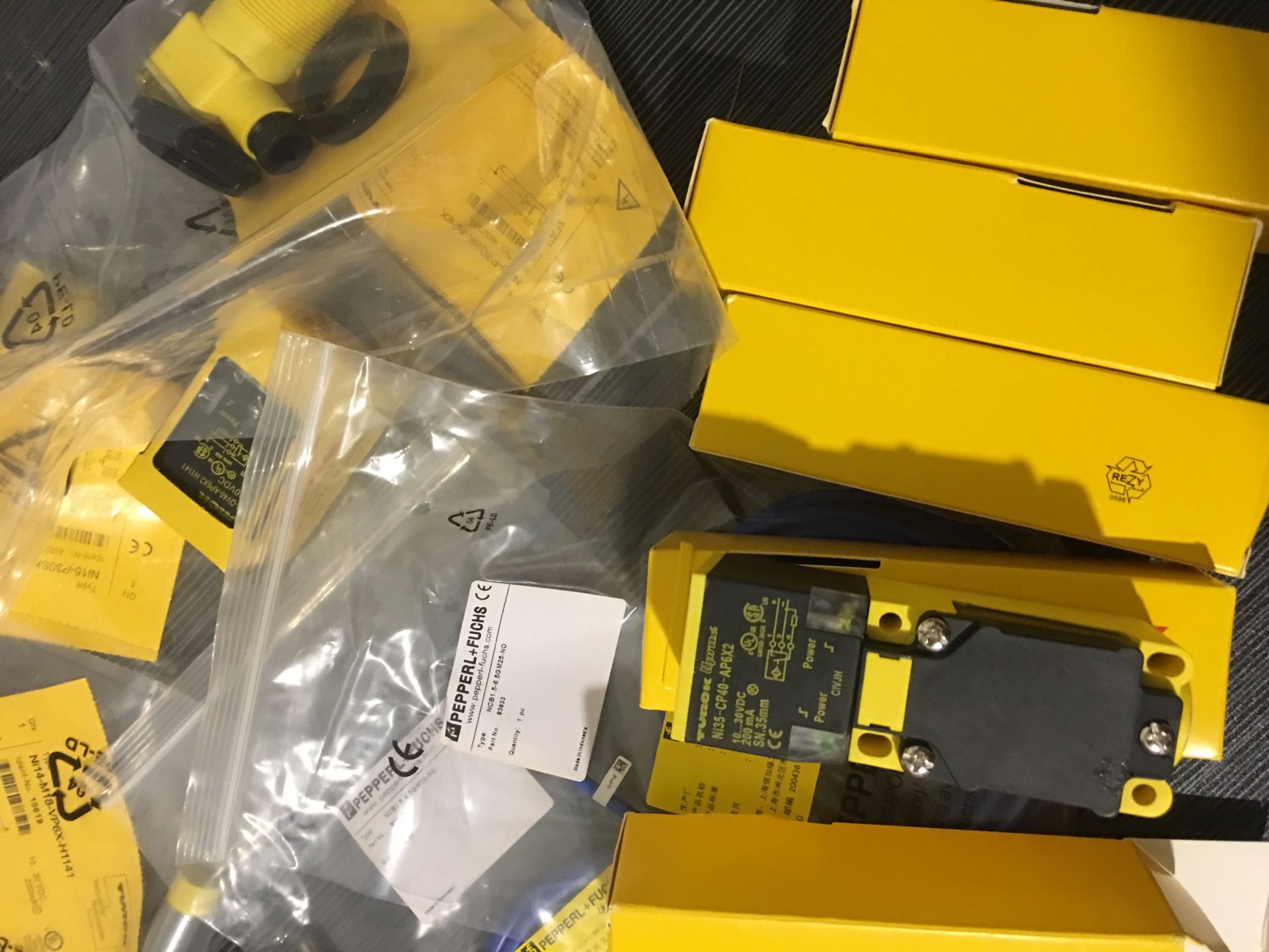 NI12U-S18-AN6X-H1141ͼ���˵��ʽ�ӽ�������Ʒ�ֻ�